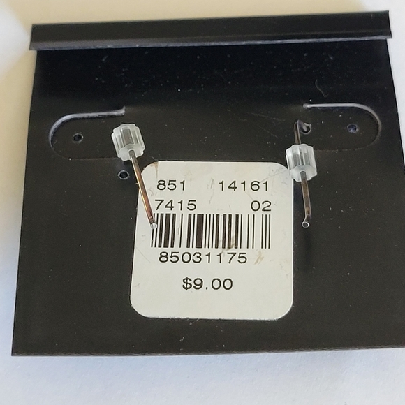 🌟New York & Company Silver Cubic Zirconia Earrings Dangles NEW - Picture 2 of 4